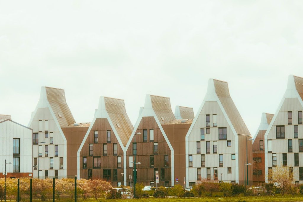 a row of houses sitting next to each other