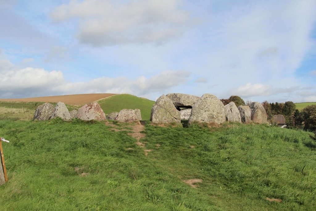 archaeology, burial mound, hill, stonehenge, stones, building, burial mounds, great stone grave, ditch, place of worship, sightseeing, tomb, boulders, pillars, burial mound, stonehenge, stonehenge, stonehenge, tomb, tomb, tomb, tomb, tomb