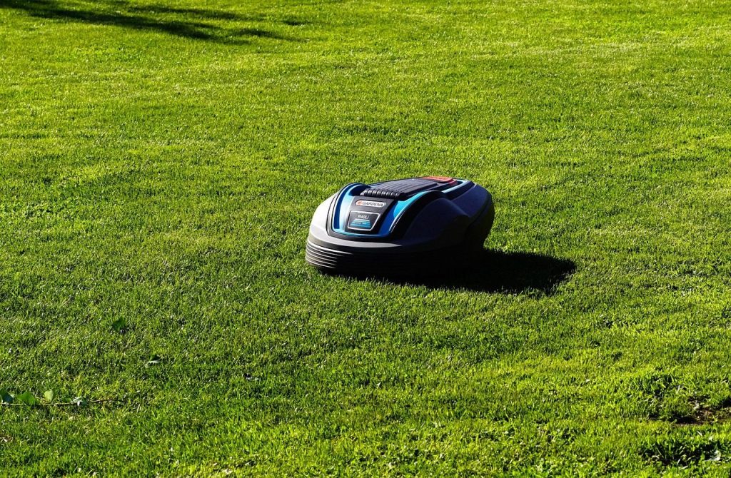 lawn mower, battery mower, lawn mower robot, garden, short, maintained, robotic lawnmower, automatically, autonomous, garden maintenance, electric, equipment, nature, technology
