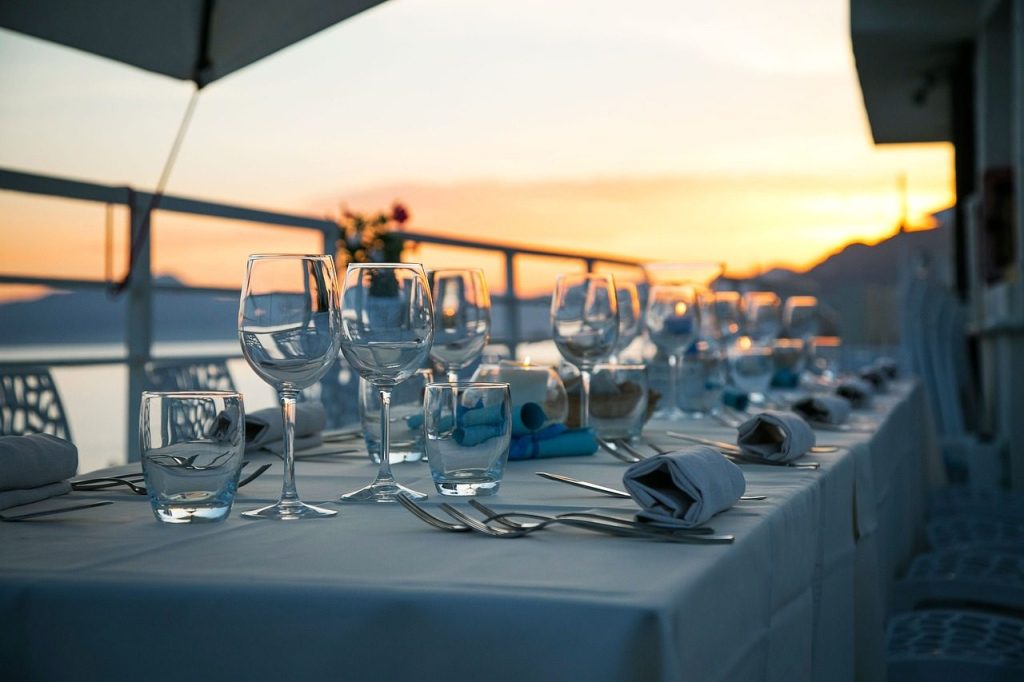 table, glassware, cutlery, nature, silverware, stemware, dining table, dinner table, table setting, table set-up, dinner, luxury, restaurant, sunset