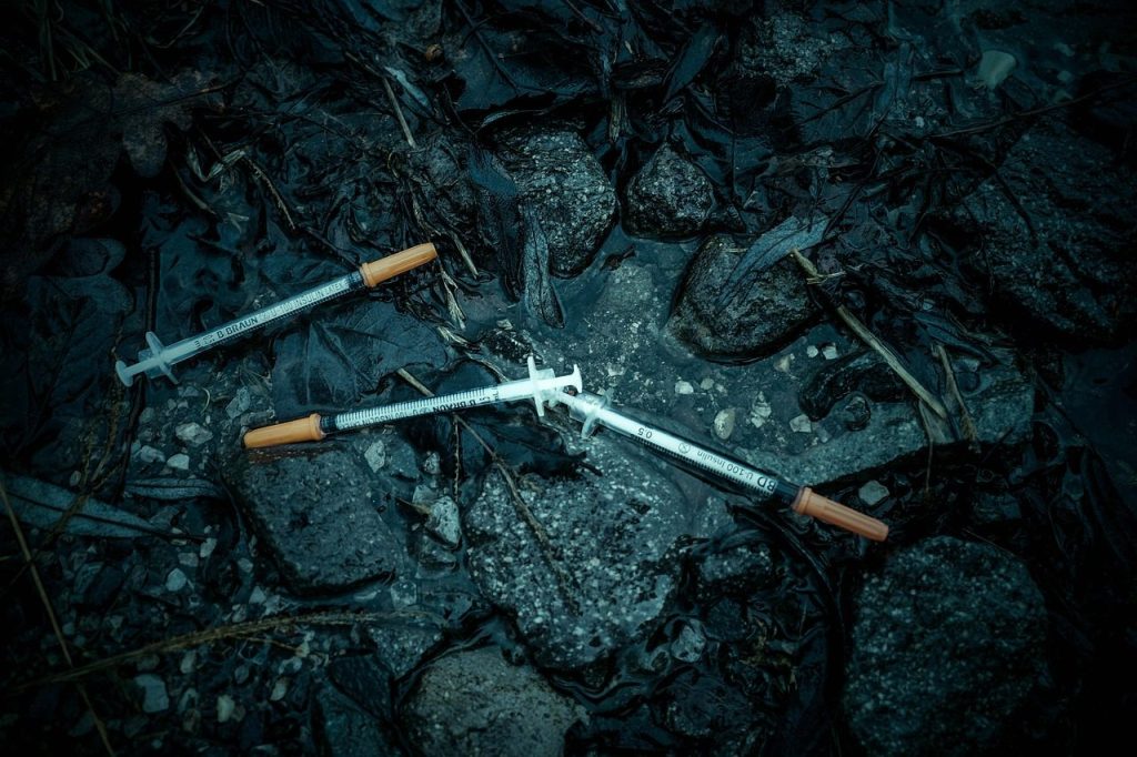 injection, trash, waste, syringe, dangerous, corona, coronavirus, litter, ground