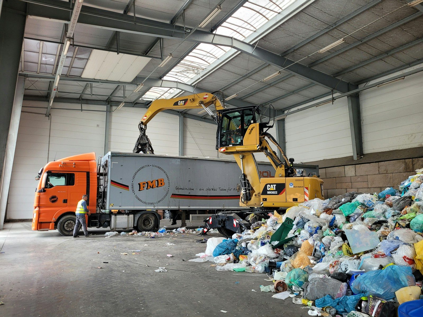 How AI-Powered Plants are Sorting a Ton of Trash in Seconds