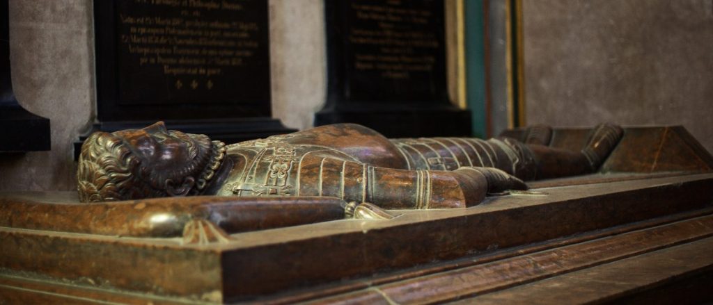 Effigy of a knight lying on a tomb.