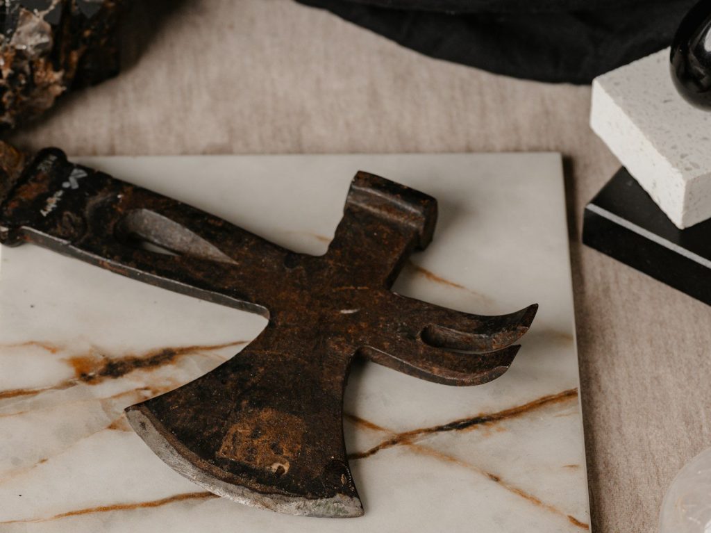 A marble coaster with a hammer and an old rusty hammer