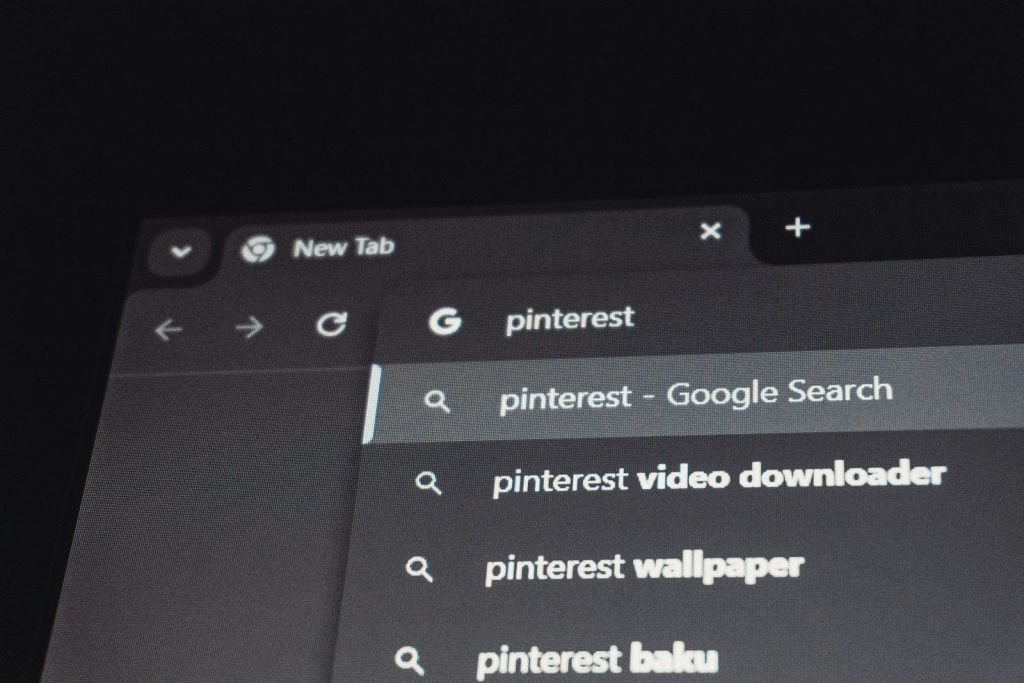 Browser search bar with pinterest suggestions
