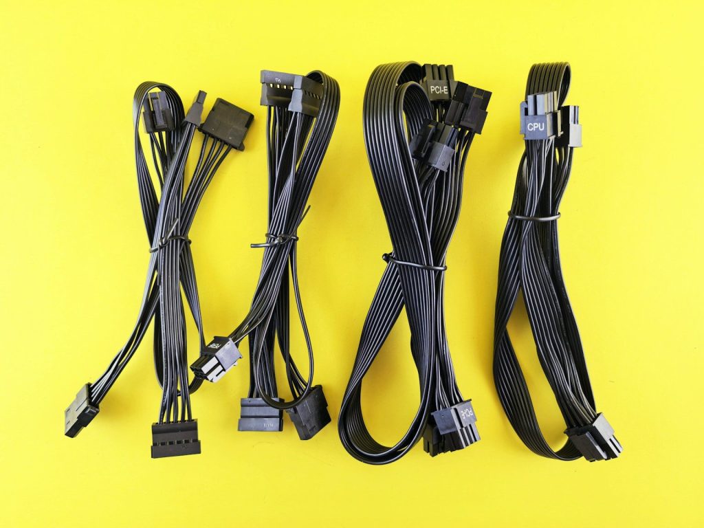 Computer power supply cables are displayed.