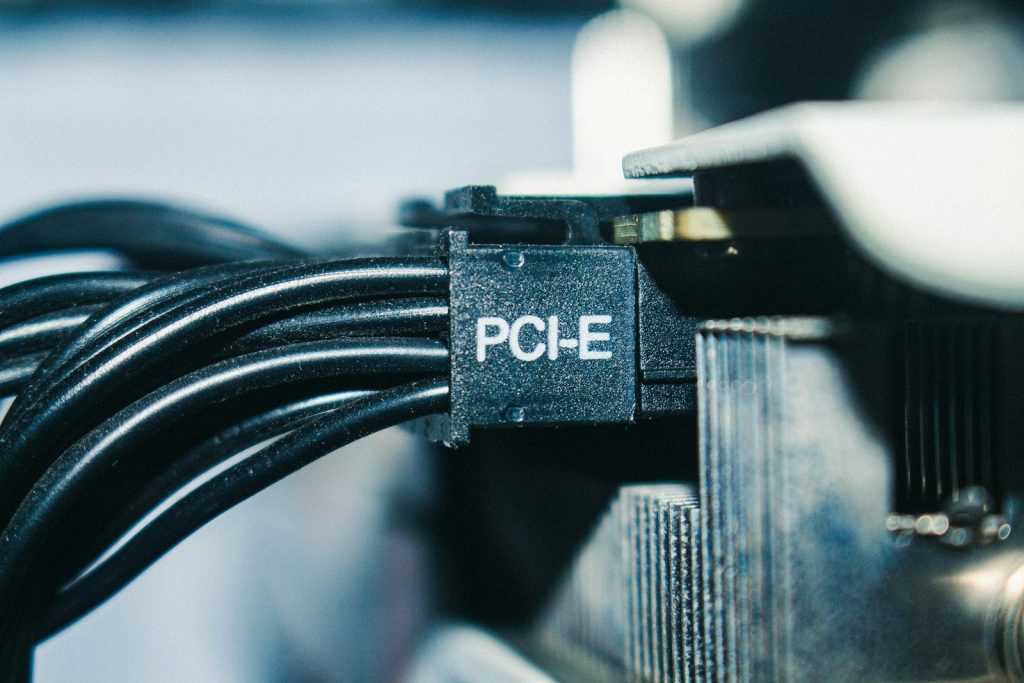 Close-up of a black pci-e power cable connector.