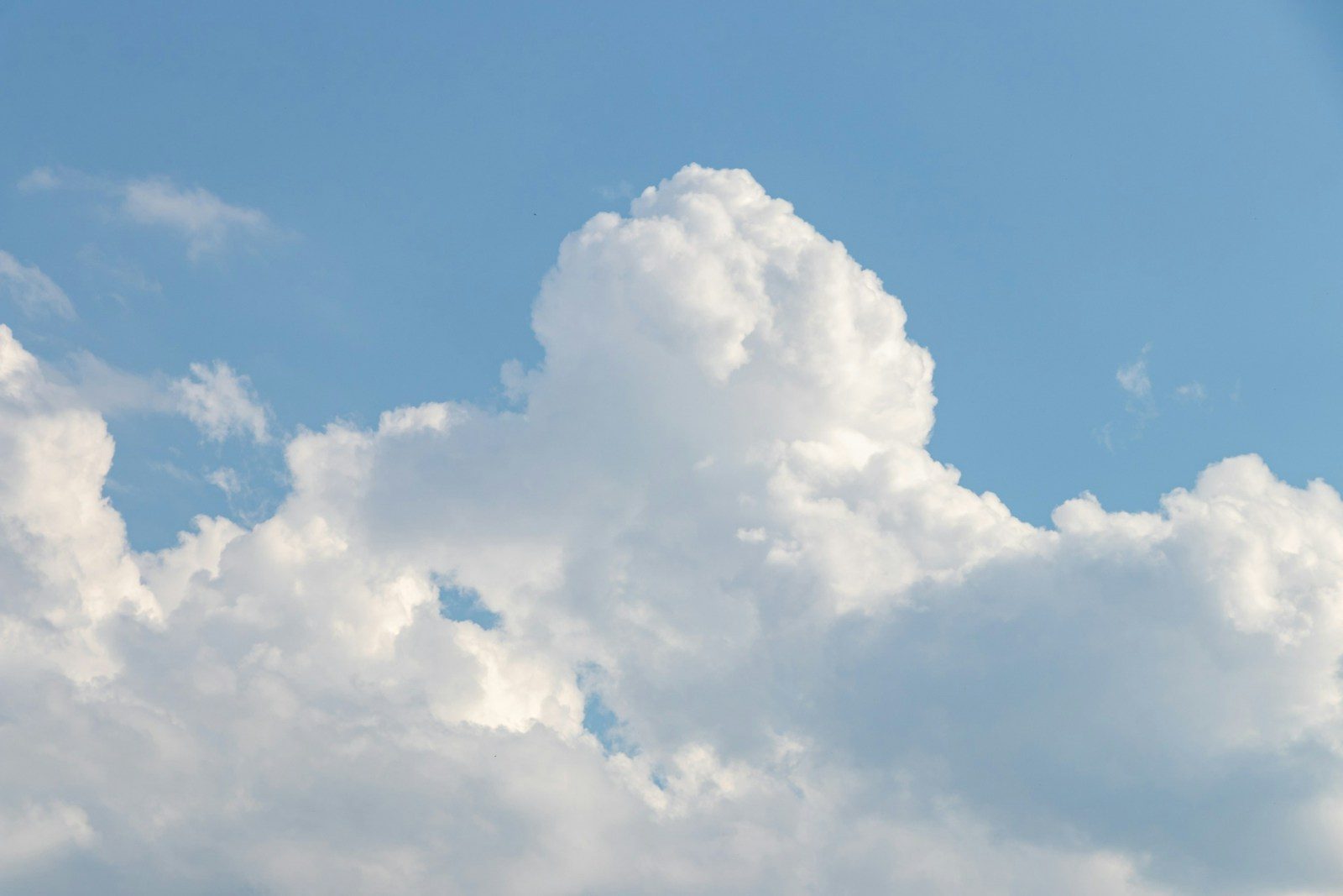 How clouds can weigh tons but still float
