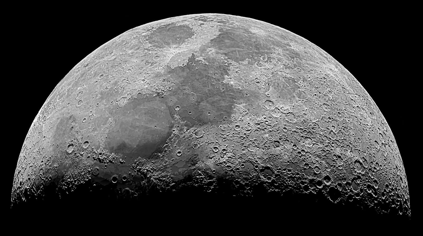 The Bizarre Internal Movements Making The Moon Shrink Quietly