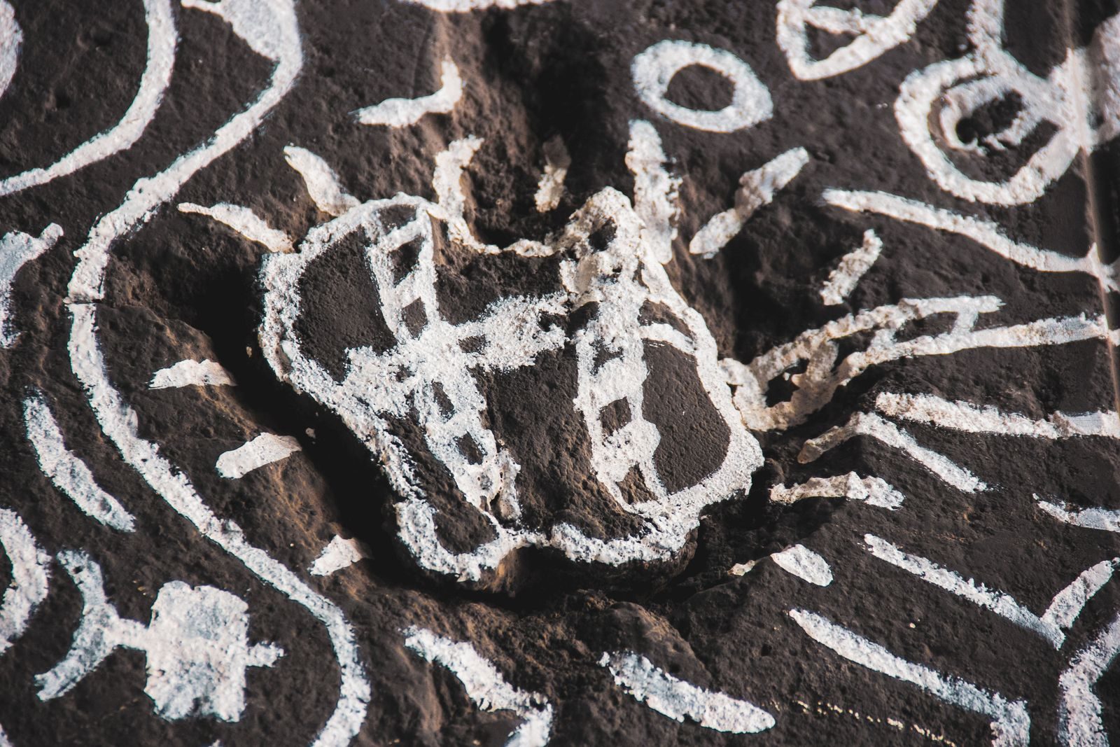 The Ancient Rock Paintings Hiding Impossible Mechanical Designs