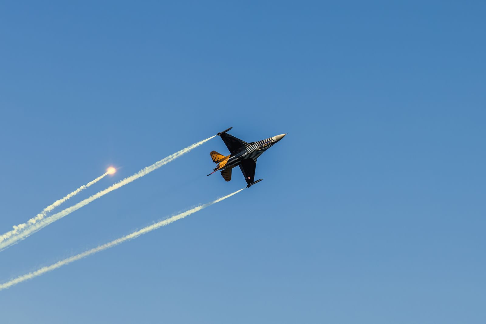 How Modern Fighter Jets Defy Gravity Like Rockets