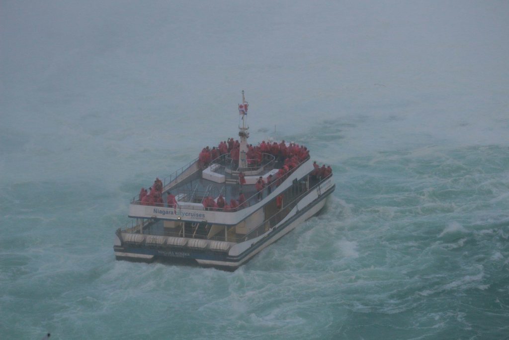 a boat full of people in the middle of the ocean