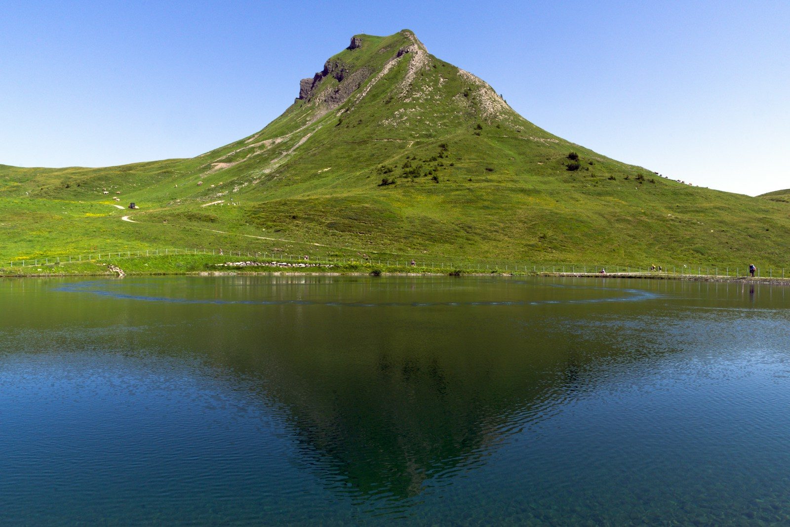 The Ancient Mountain Basin Holds Most of the Earth’s Gold