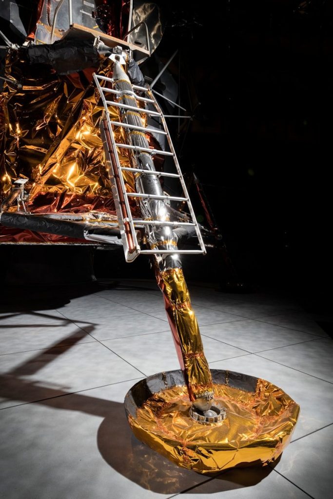 Spacecraft leg with golden insulation and silver reflective material