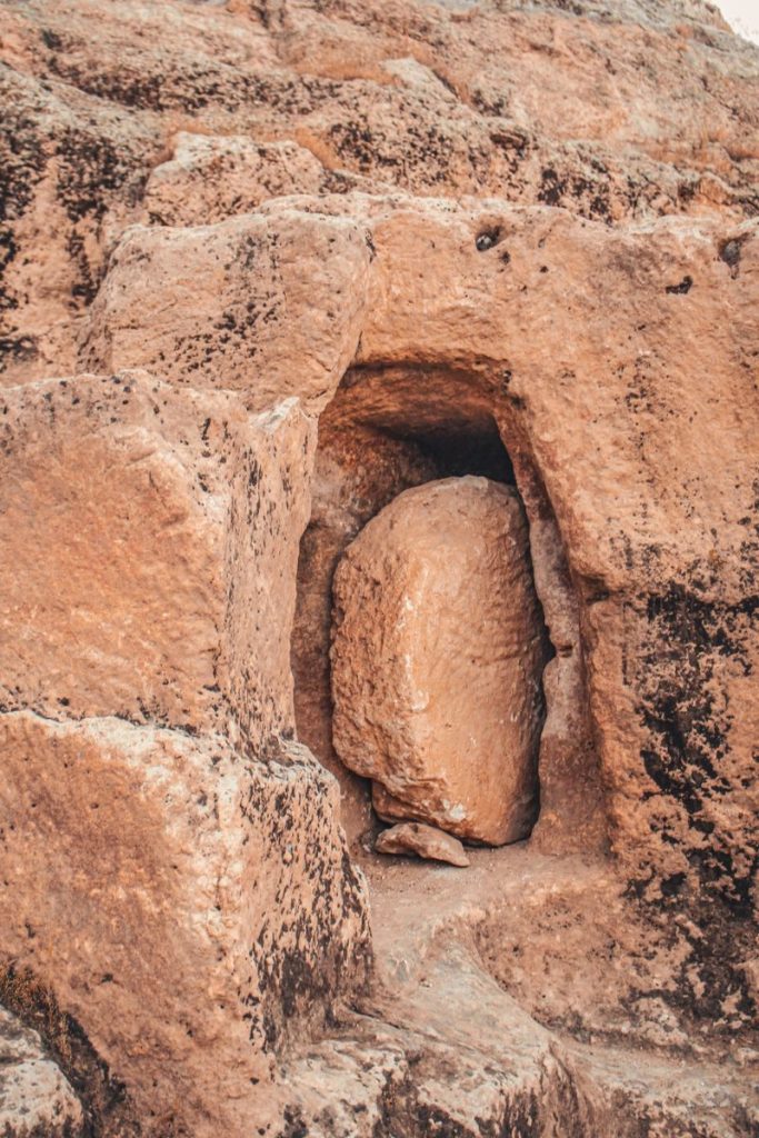 Eroded stone entrance in Diyarbakır, Türkiye, showcasing ancient history.