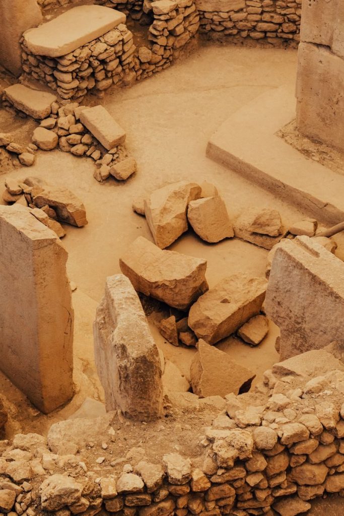 Explore the prehistoric site of Göbekli Tepe's ancient stone structures in Şanlıurfa, Turkey.