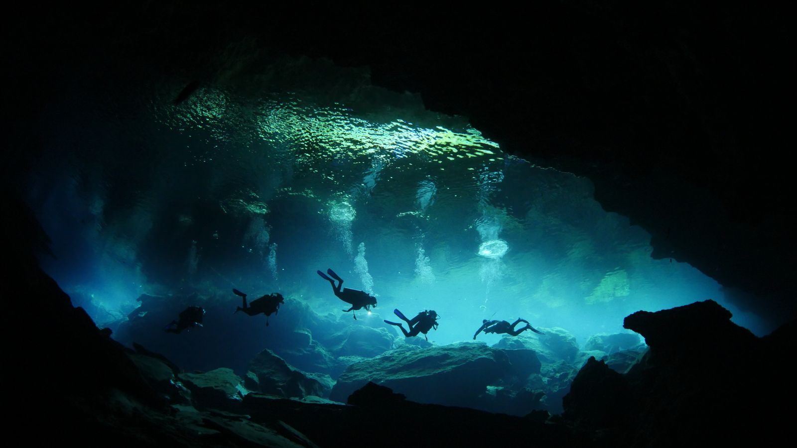 The Massive Prehistoric Structure Hidden Beneath The Great Lakes