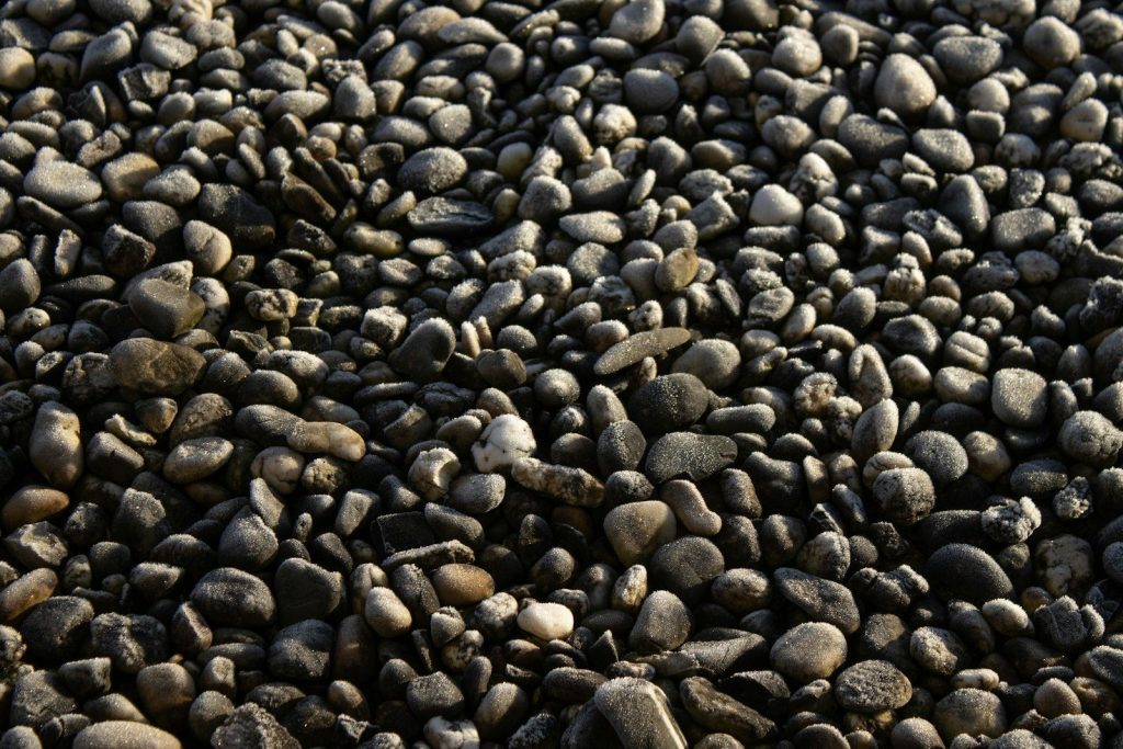 a close up of a bunch of rocks