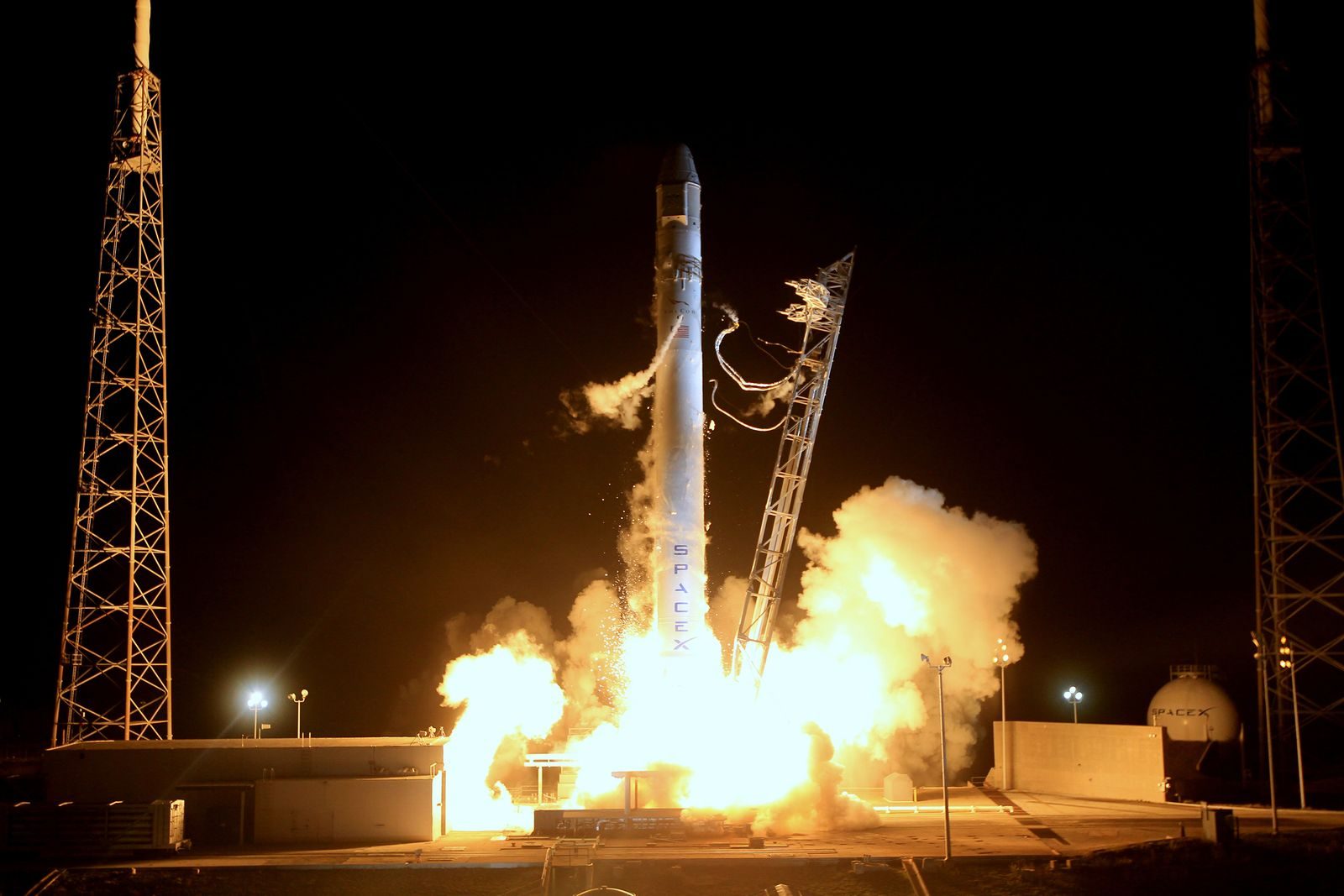 Modern shuttle spaceship launching from station against dark night sky and beginning mission