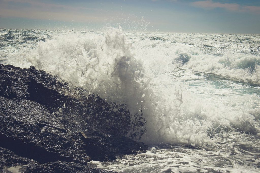 ocean waves crashing on shore during daytime