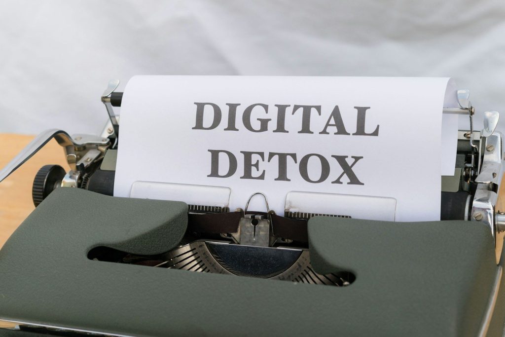 a close up of a typewriter with a paper that reads digital detox