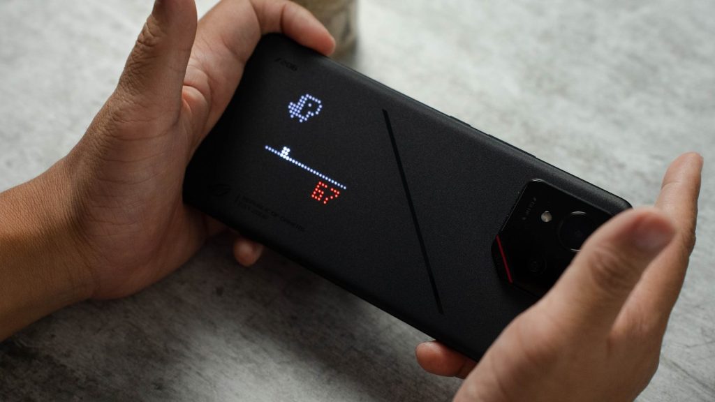 A person holding a cell phone with a game on it