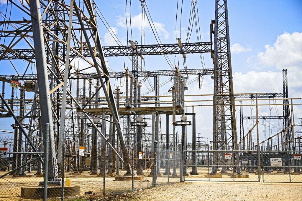 a bunch of power lines that are in the dirt