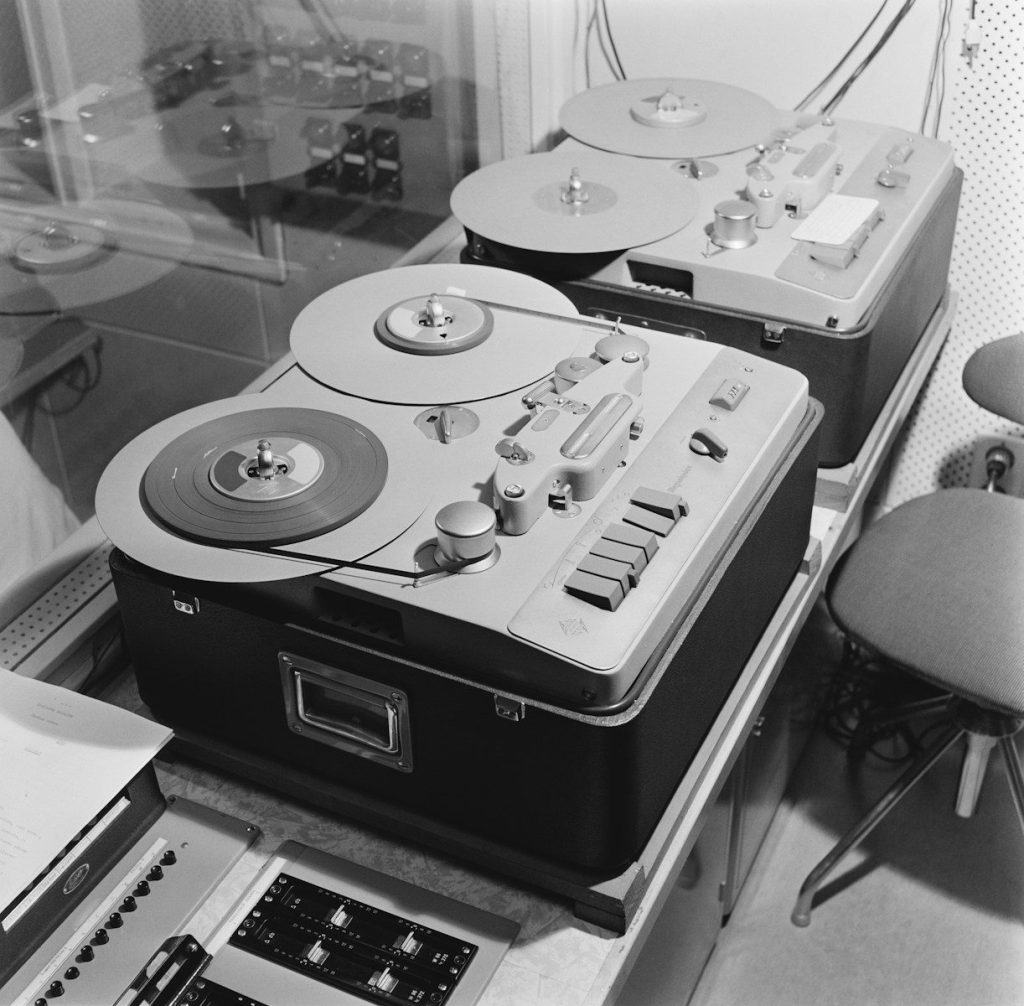 a black and white photo of a record player