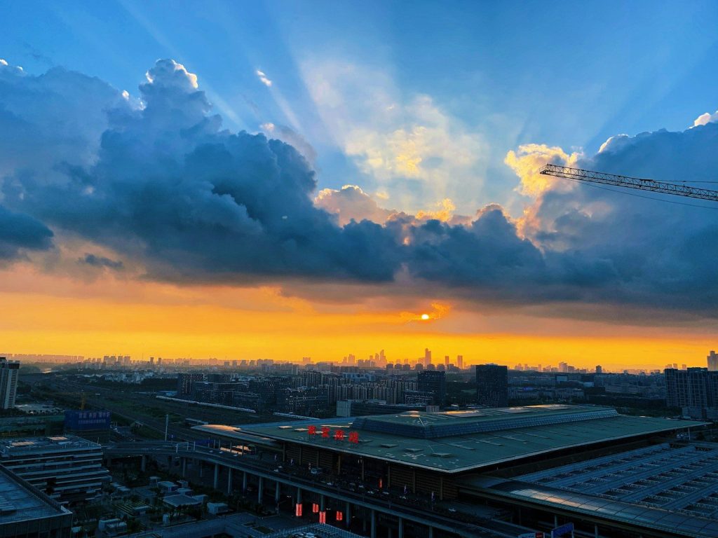 cityscape photography of buildings under blue sky